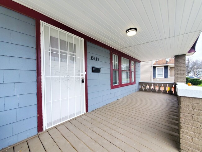 13719 Thornhurst Ave in Garfield Heights, OH - Building Photo - Building Photo