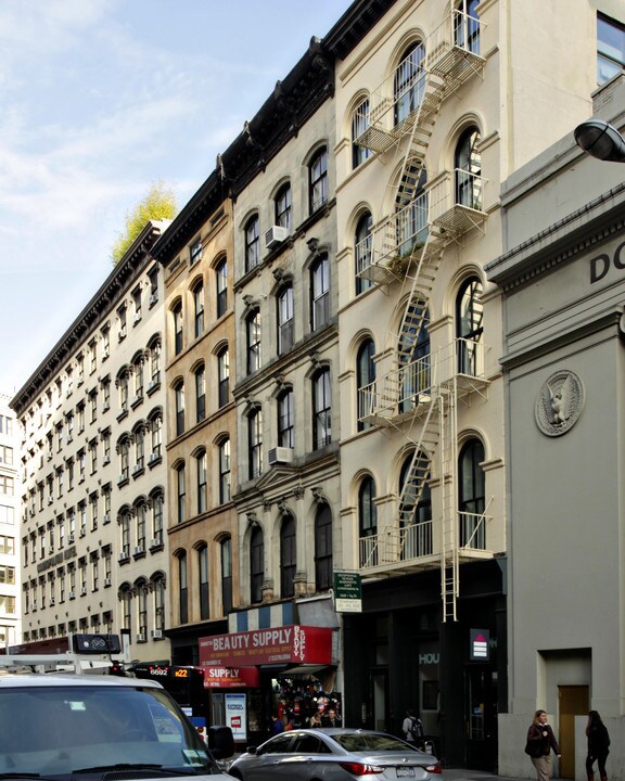 119 Chambers St. in New York, NY - Building Photo