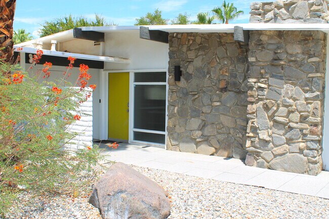 278 N Sunset Way in Palm Springs, CA - Building Photo - Building Photo