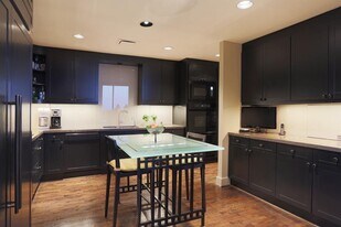 1111 Hermann Dr in Houston, TX - Building Photo