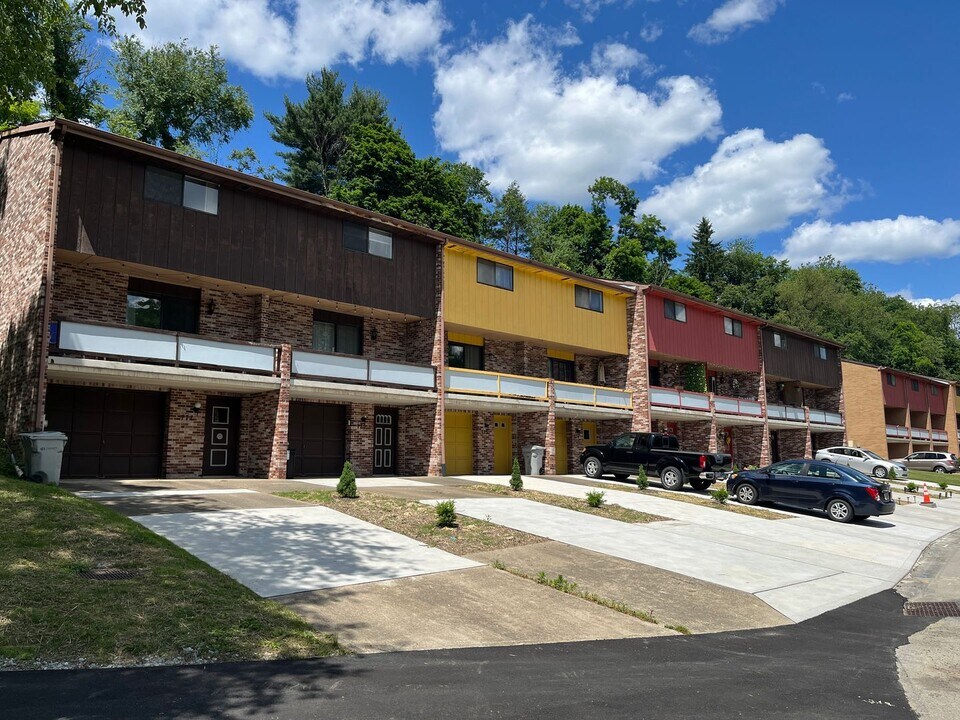774 Locust Ridge Dr in Pittsburgh, PA - Building Photo