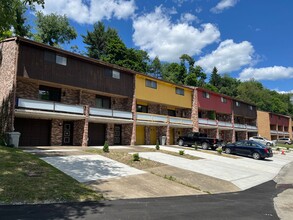 771 Locust Ridge Dr in Pittsburgh, PA - Building Photo - Building Photo