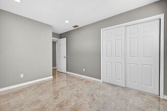 1303 SW 16th Terrace in Cape Coral, FL - Foto de edificio - Building Photo