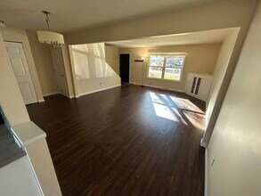 4447 Timberdale Dr in Stow, OH - Foto de edificio - Building Photo