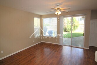 2082 Fenmore Way in Sacramento, CA - Building Photo - Building Photo