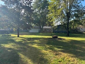 409 Meadow Ct in St. Paul, MN - Building Photo - Building Photo