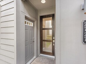 2727 Clinton Dr in Houston, TX - Building Photo - Building Photo