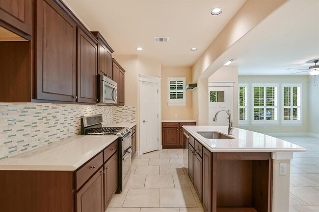 10908 Railway Ln in Austin, TX - Building Photo - Building Photo