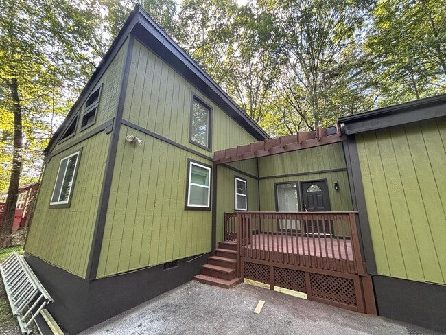 435 Somerset Dr in East Stroudsburg, PA - Building Photo - Building Photo