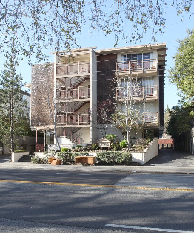 Terrace Apartments in Burlingame, CA - Foto de edificio - Building Photo