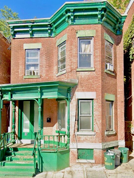 37 Lutheran St in Newburgh, NY - Building Photo