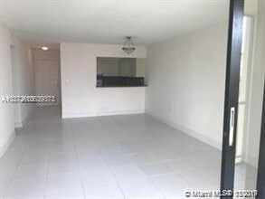 17300 NW 68th Ave-Unit -101 in Hialeah, FL - Building Photo - Building Photo