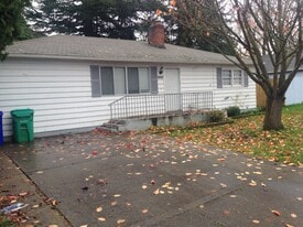 2626 SE 92nd Ave in Portland, OR - Building Photo