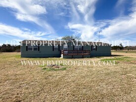 135 SE County Rd 3144 in Corsicana, TX - Building Photo