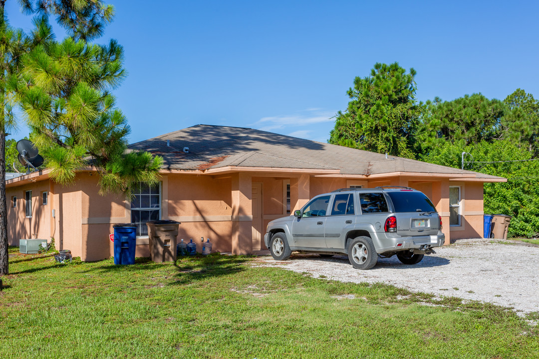 4657-4659 30th St SW in Lehigh Acres, FL - Building Photo