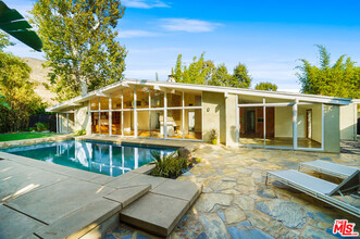 30725 Manzano Dr in Malibu, CA - Building Photo - Building Photo