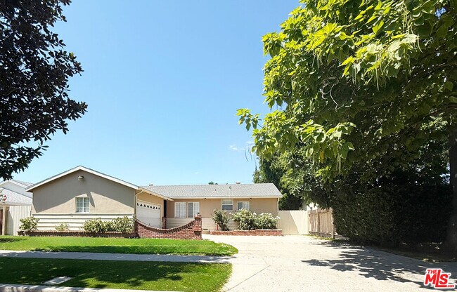 19023 Cantlay St in Los Angeles, CA - Building Photo - Building Photo