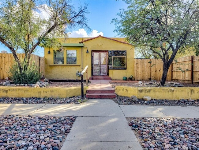 property at 520 E Helen St