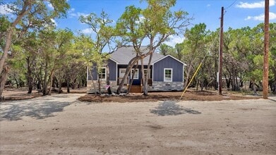 248 Brushy Crk Trl in Bandera, TX - Foto de edificio - Building Photo