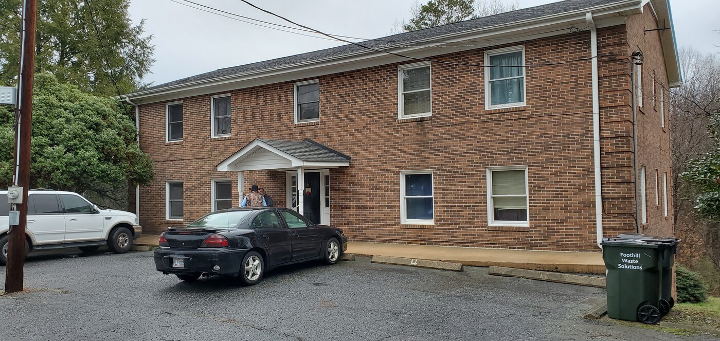 824 Summit St in Walnut Cove, NC - Building Photo