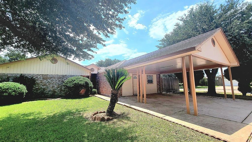 3827 Monmouth Ln in Pasadena, TX - Building Photo