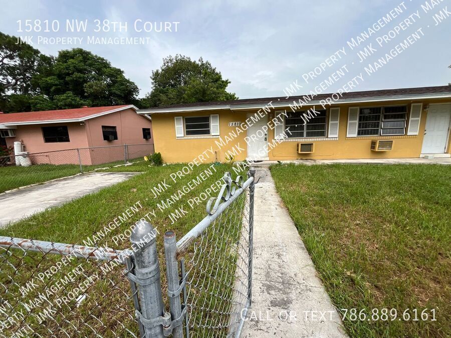 15810 NW 38th Ct in Opa Locka, FL - Building Photo