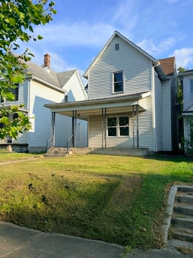 property at 315 E Woodland Ave