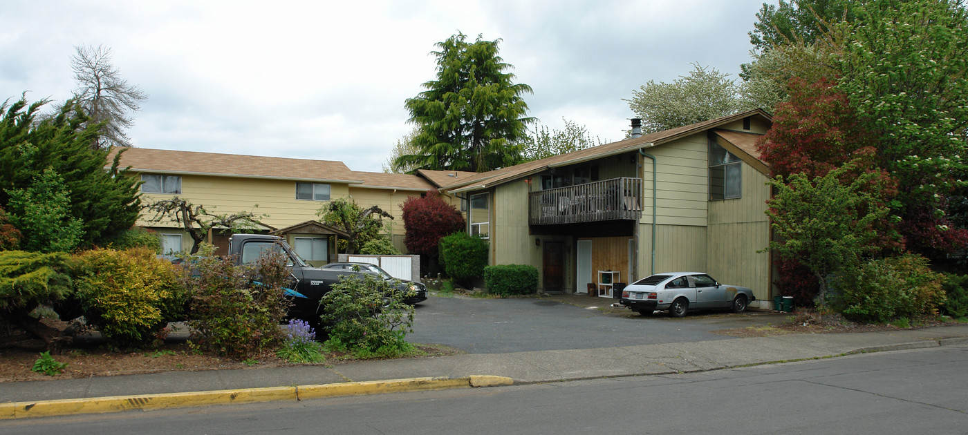 1311 NW Kings Blvd in Corvallis, OR - Building Photo