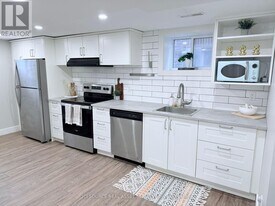 2207 Turner Rd in Windsor, ON - Building Photo