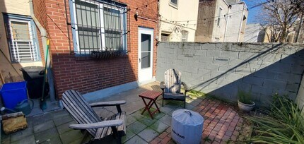 1818 Montrose St in Philadelphia, PA - Foto de edificio - Building Photo