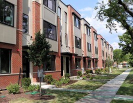 Lions Park Row in Mount Prospect, IL - Building Photo