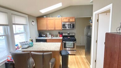 2157 W Fletcher St, Unit 2 in Chicago, IL - Foto de edificio - Building Photo