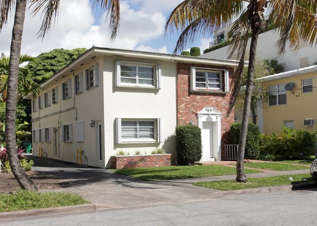 227 Salamanca Ave in Miami, FL - Building Photo - Building Photo