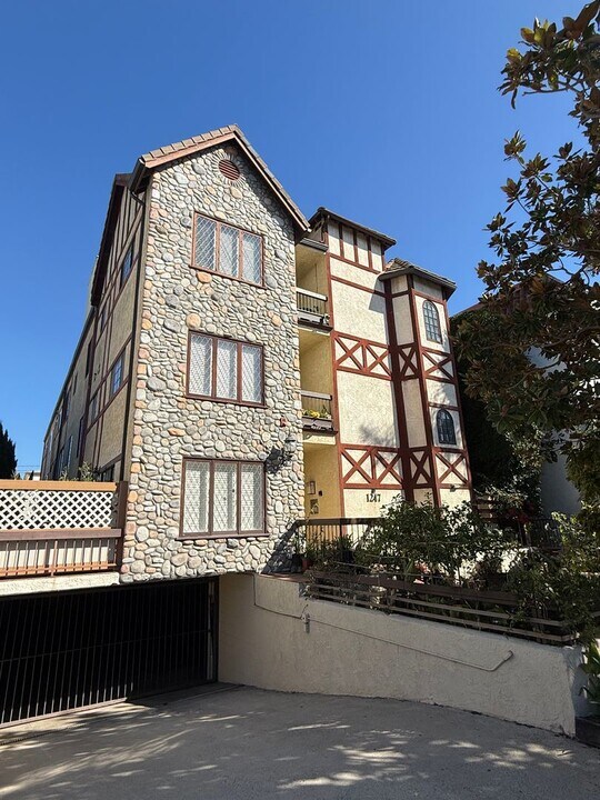 1247 10th St in Santa Monica, CA - Building Photo