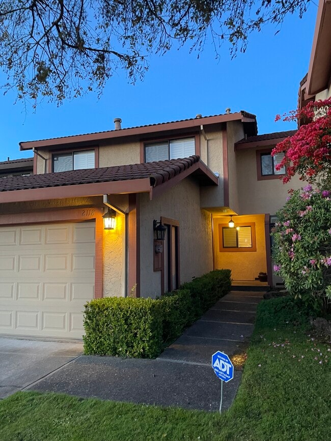 property at 2118 Pinehurst Ct