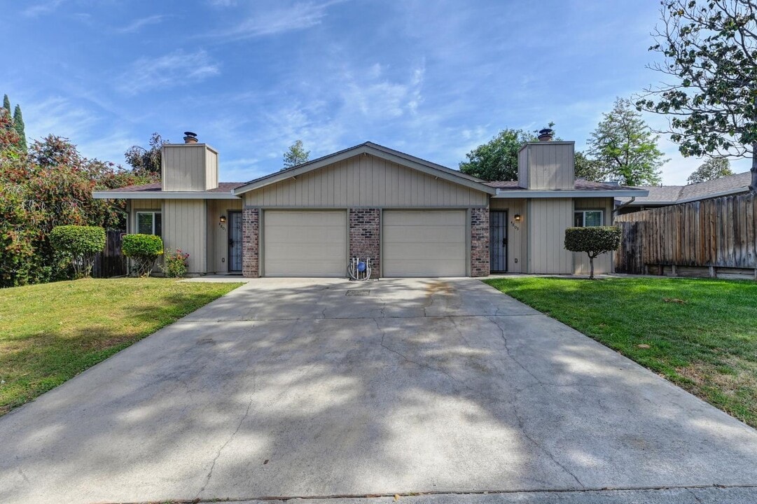 4803 Lewis Carroll Way in Sacramento, CA - Building Photo