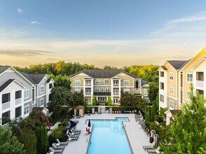 Oasis at Montclair in Dumfries, VA - Foto de edificio - Building Photo