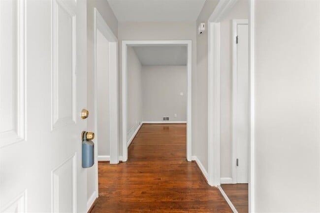 2352 Elmwood Cir SE in Atlanta, GA - Building Photo - Building Photo