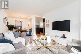 349 Woodbine Ave in Toronto, ON - Building Photo - Building Photo
