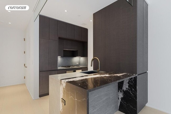 130 William St in New York, NY - Building Photo - Building Photo