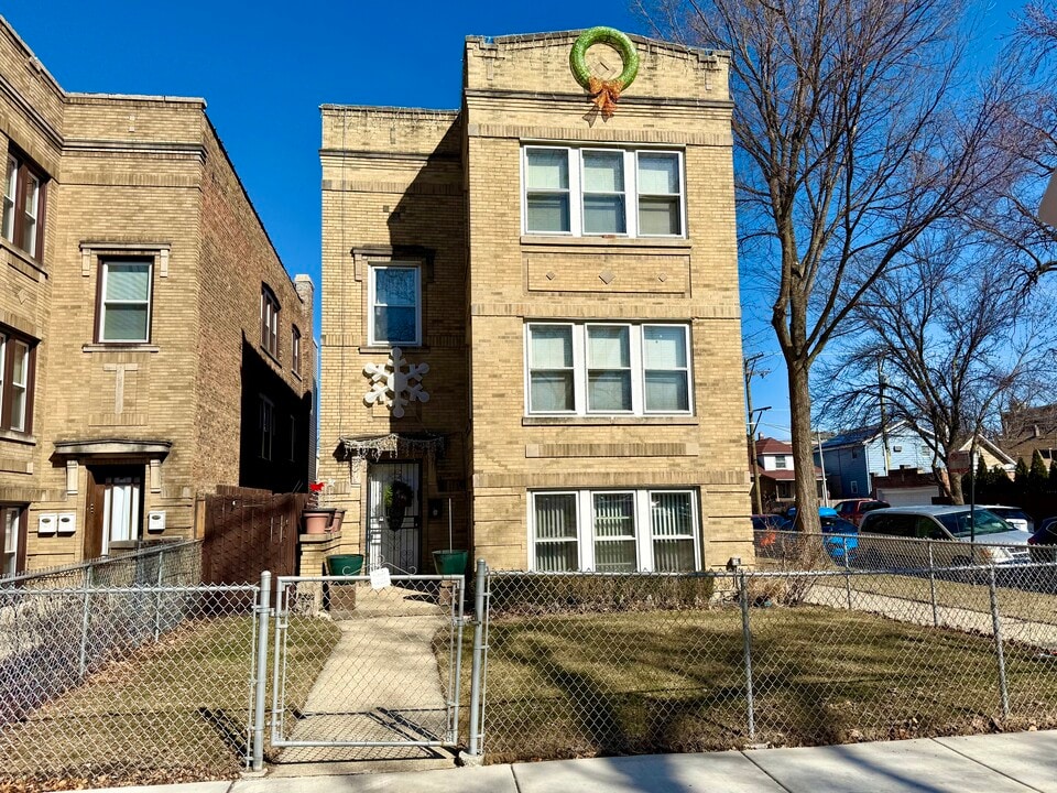 5000 W Oakdale Ave, Unit garden in Chicago, IL - Building Photo