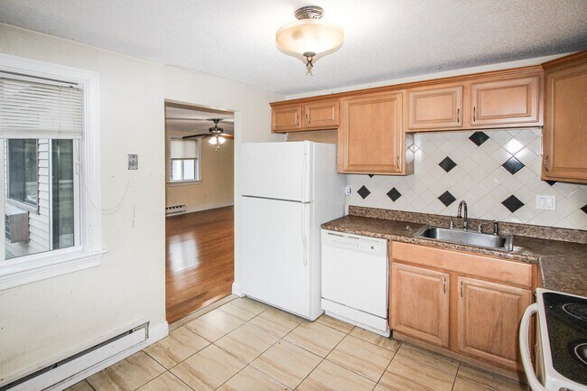 7 Padanaram Rd in Danbury, CT - Building Photo - Building Photo