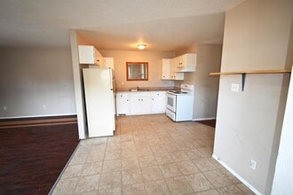 2113 Quince St in Prince George, BC - Building Photo - Building Photo