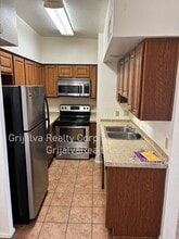 1810 E Blacklidge Dr in Tucson, AZ - Building Photo - Building Photo
