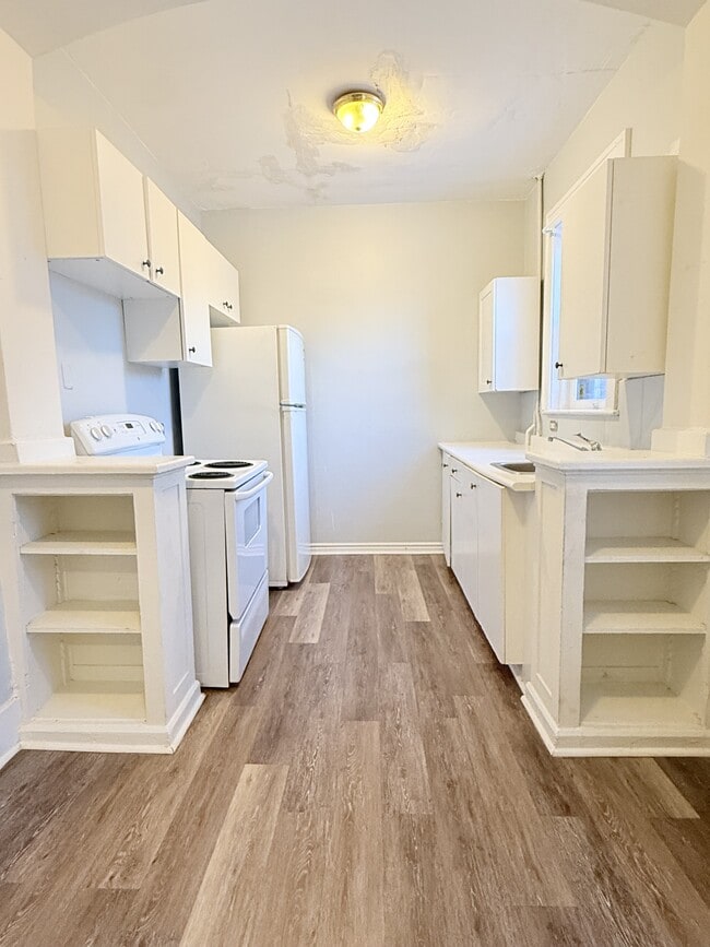 property at 1441 Wyandotte St E