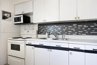 2200 Calais Dr in Miami Beach, FL - Building Photo - Building Photo