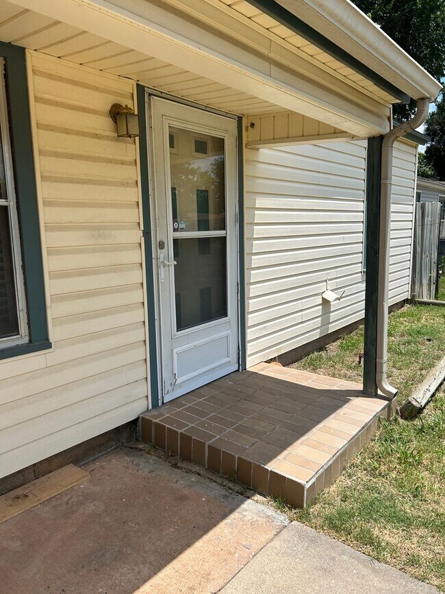 2815 SW I Ave in Lawton, OK - Building Photo - Building Photo