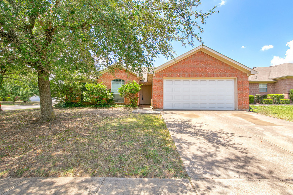 6208 Pierce Arrow Dr in Arlington, TX - Building Photo