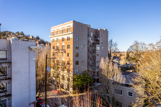 2141 NW Davis St in Portland, OR - Building Photo - Building Photo