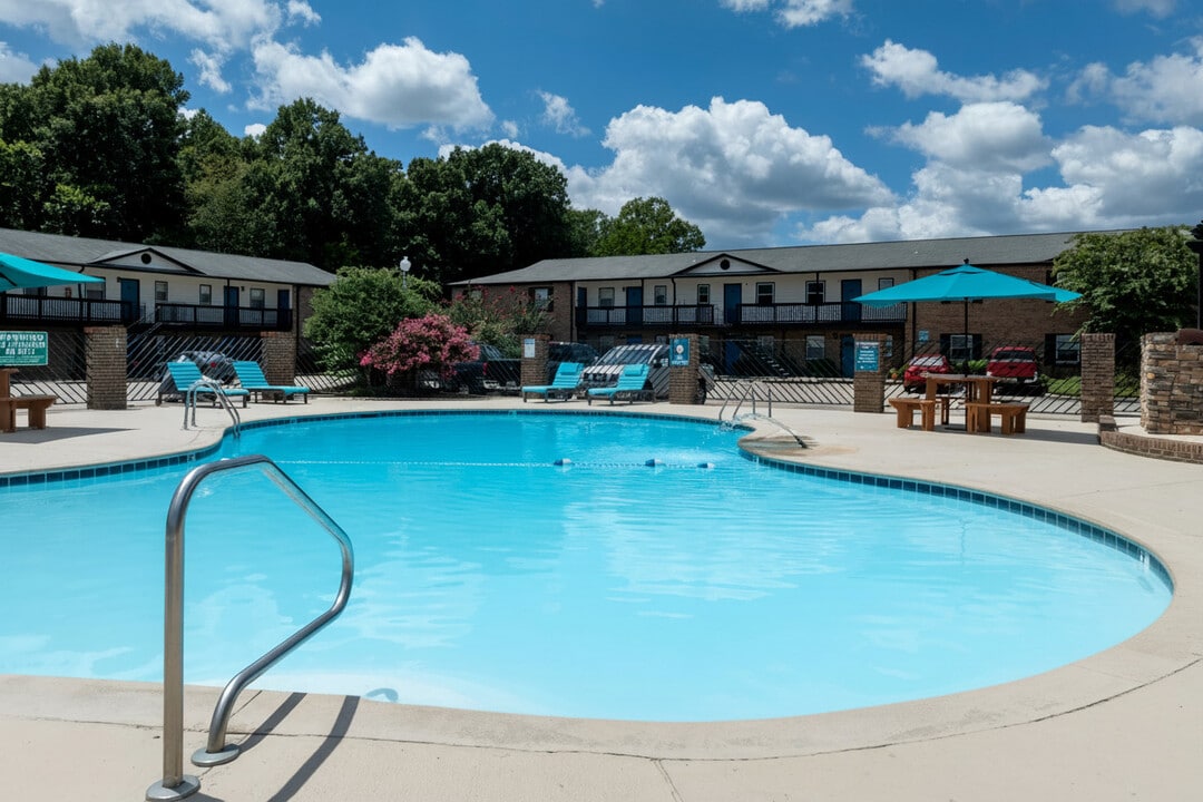 Axis on Beltline in Decatur, AL - Building Photo